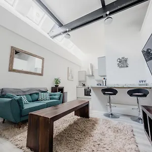 https://hullidays-theatre-hideout-apartment.yorkshirehotels.net