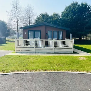 https://hawthorne-villa-with-hot-tub.yorkshirehotels.net
