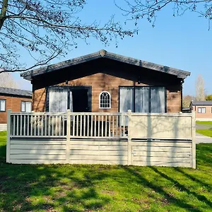 https://happy-days-lodge-with-hot-tub.yorkshirehotels.net